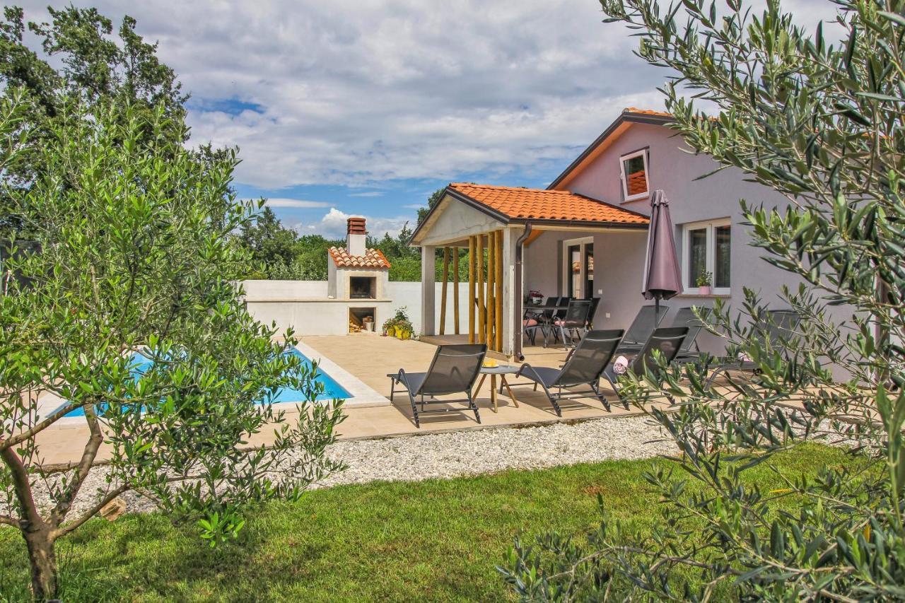 Vila Natascha In Pamici - Haus Fuer 6 Personen Žminj Exteriér fotografie