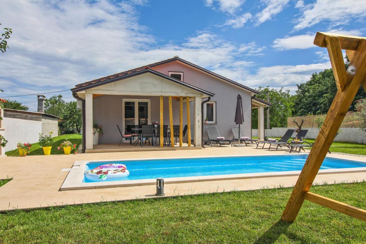 Vila Natascha In Pamici - Haus Fuer 6 Personen Žminj Exteriér fotografie