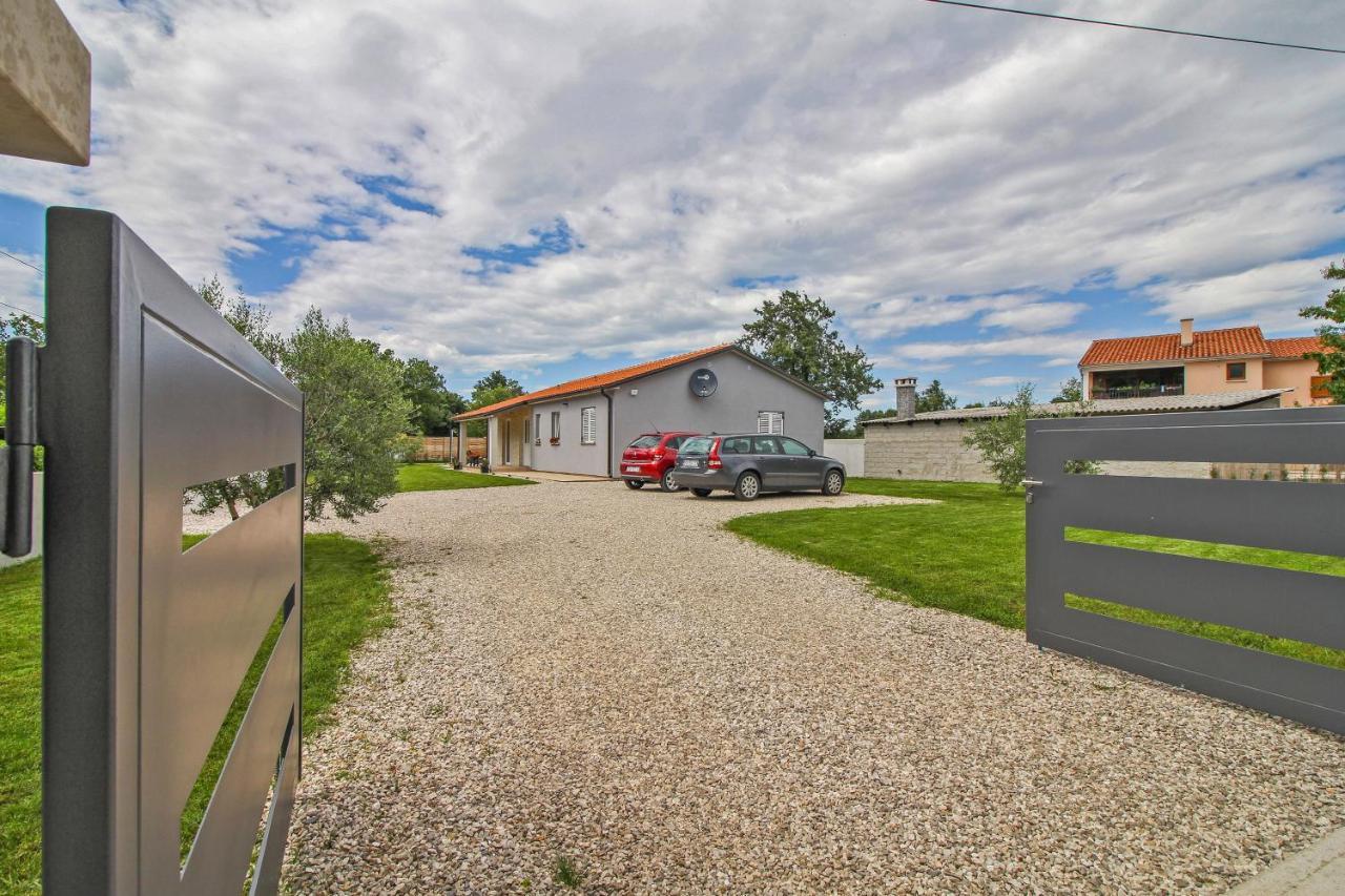 Vila Natascha In Pamici - Haus Fuer 6 Personen Žminj Exteriér fotografie
