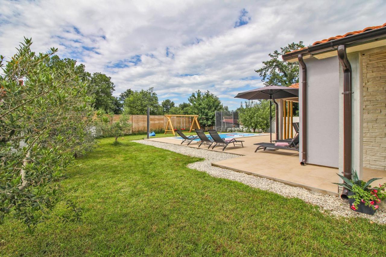 Vila Natascha In Pamici - Haus Fuer 6 Personen Žminj Exteriér fotografie