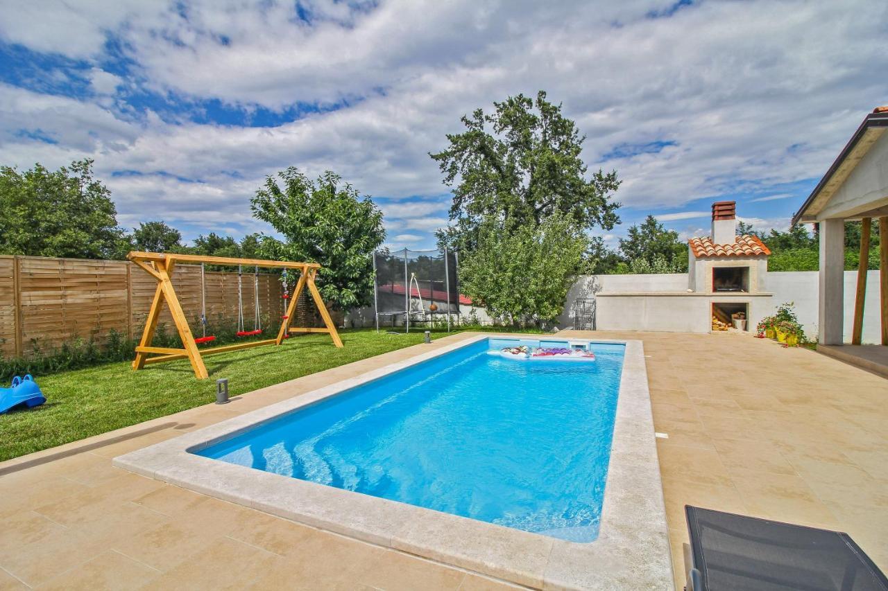 Vila Natascha In Pamici - Haus Fuer 6 Personen Žminj Exteriér fotografie