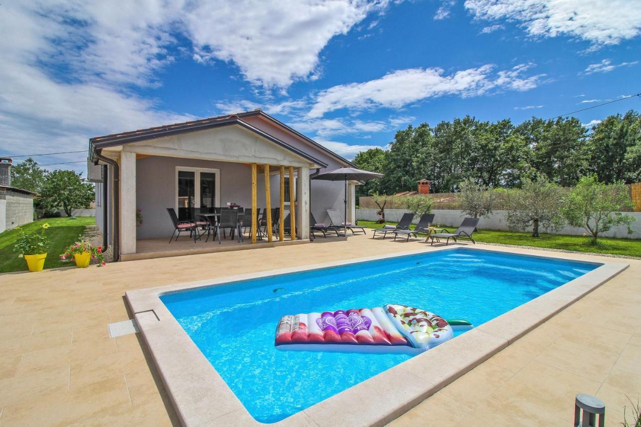 Vila Natascha In Pamici - Haus Fuer 6 Personen Žminj Exteriér fotografie