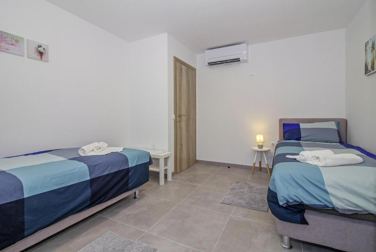 Vila Natascha In Pamici - Haus Fuer 6 Personen Žminj Exteriér fotografie