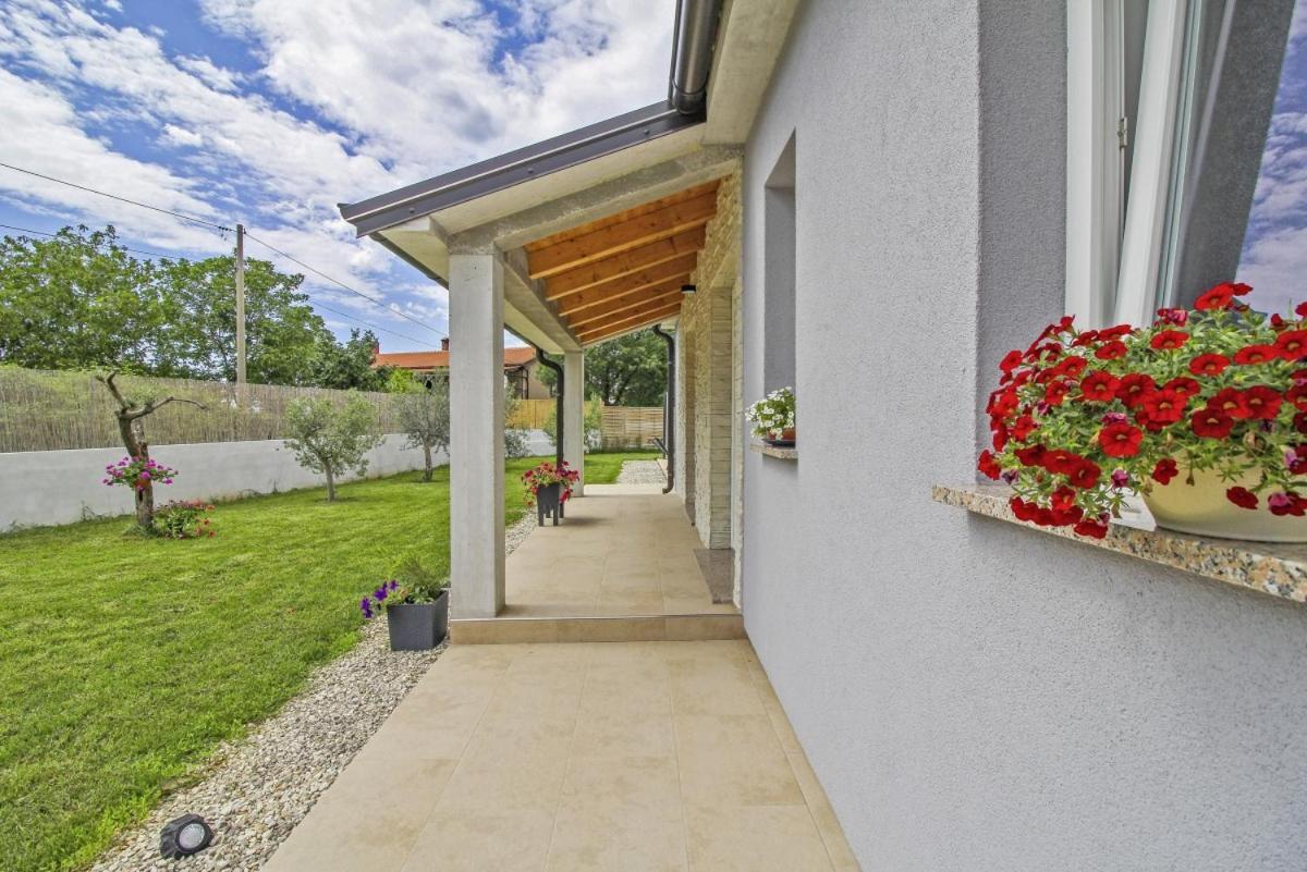 Vila Natascha In Pamici - Haus Fuer 6 Personen Žminj Exteriér fotografie