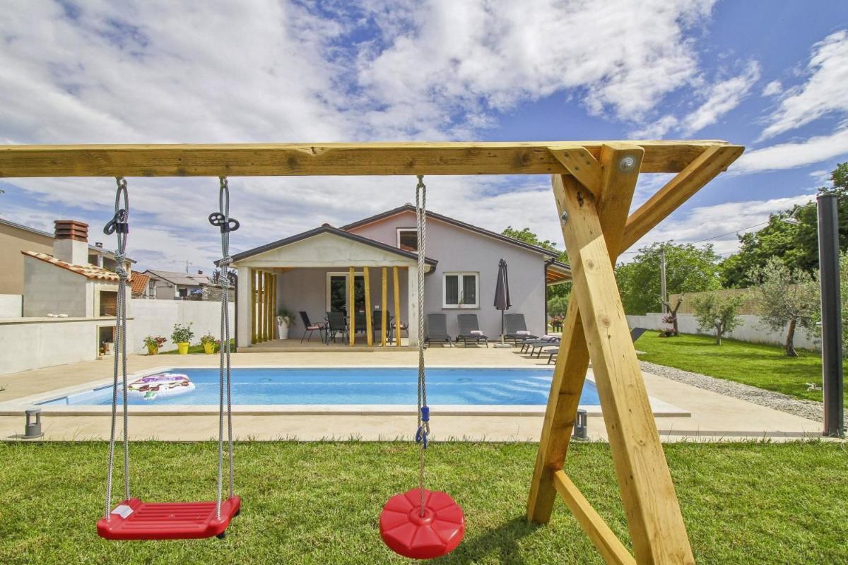 Vila Natascha In Pamici - Haus Fuer 6 Personen Žminj Exteriér fotografie