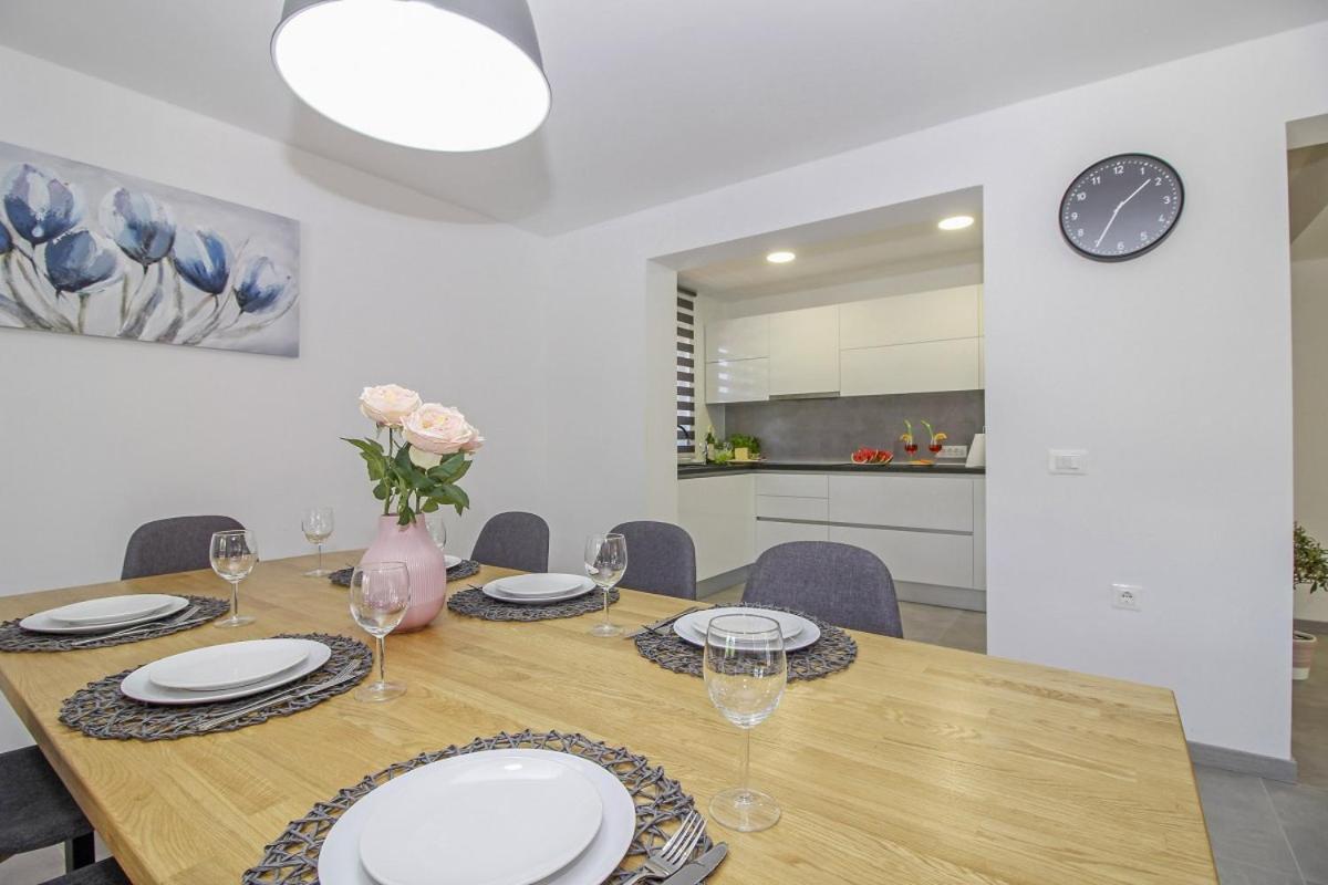 Vila Natascha In Pamici - Haus Fuer 6 Personen Žminj Exteriér fotografie