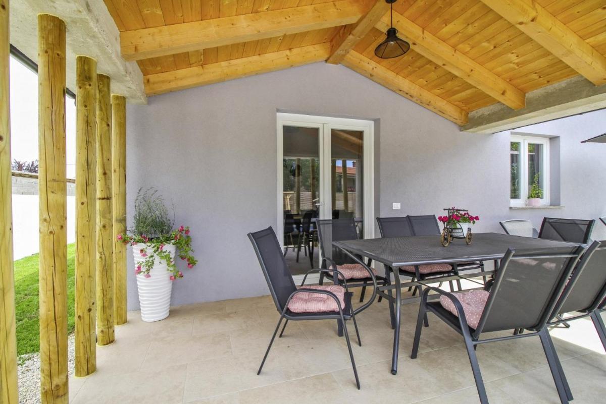 Vila Natascha In Pamici - Haus Fuer 6 Personen Žminj Exteriér fotografie