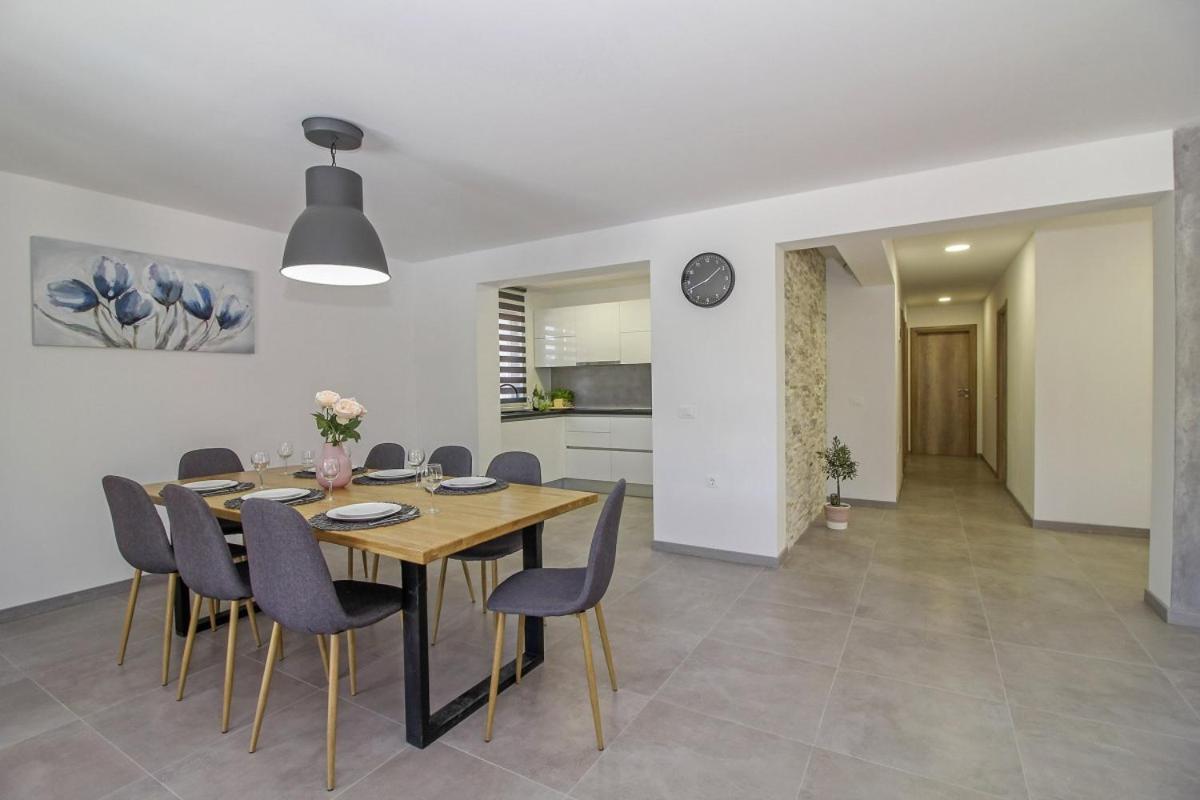 Vila Natascha In Pamici - Haus Fuer 6 Personen Žminj Exteriér fotografie