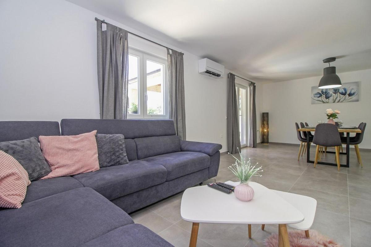 Vila Natascha In Pamici - Haus Fuer 6 Personen Žminj Exteriér fotografie